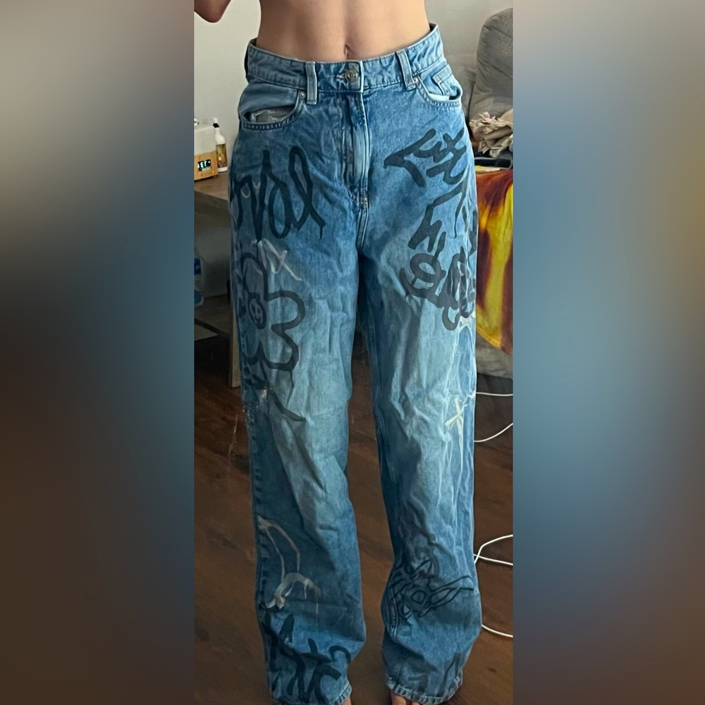 graffiti jeans